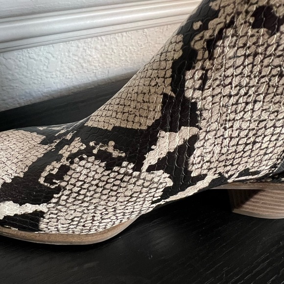 NWT Dr. Scroll’s Snake Slip On Booties - Picture 5 of 5